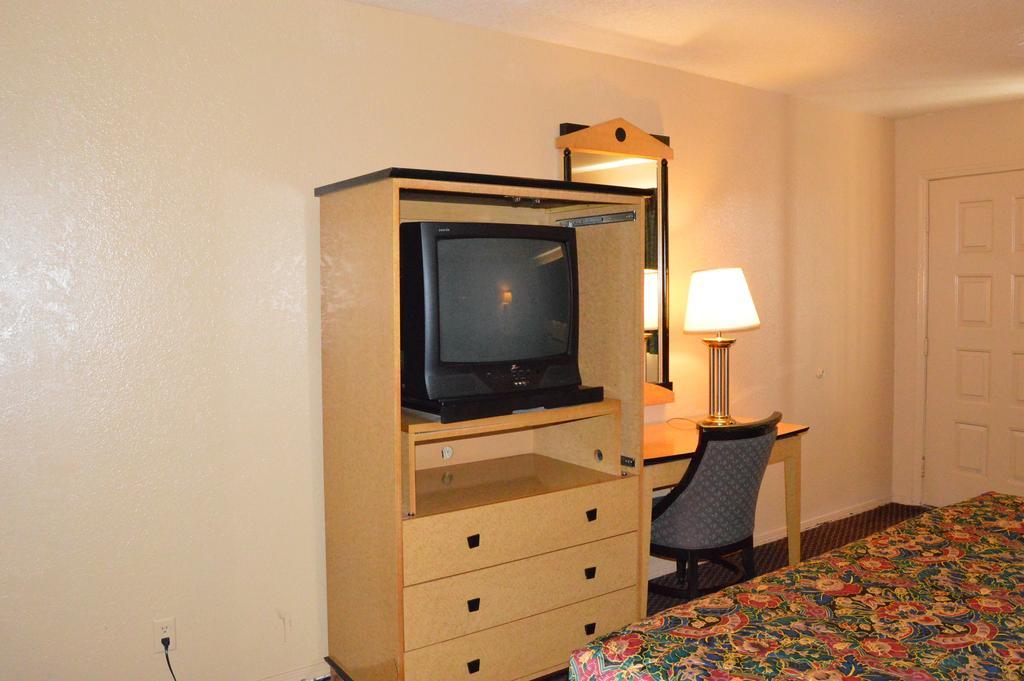 Delux Inn Талса Экстерьер фото